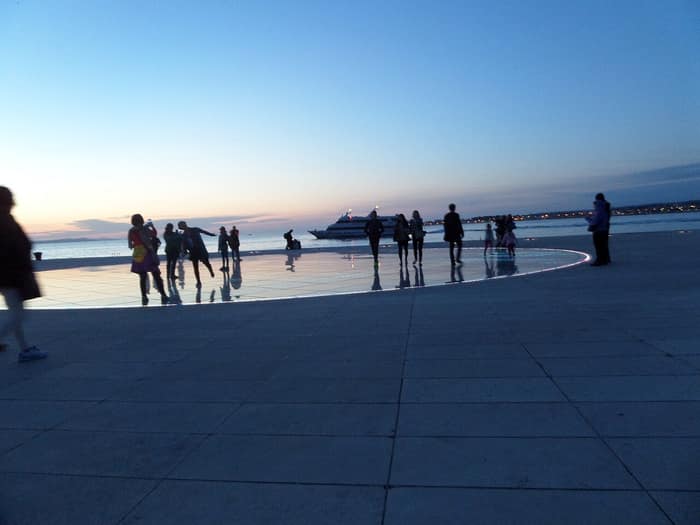 Weitere Ansicht des Grußes an die Sonne in Zadar