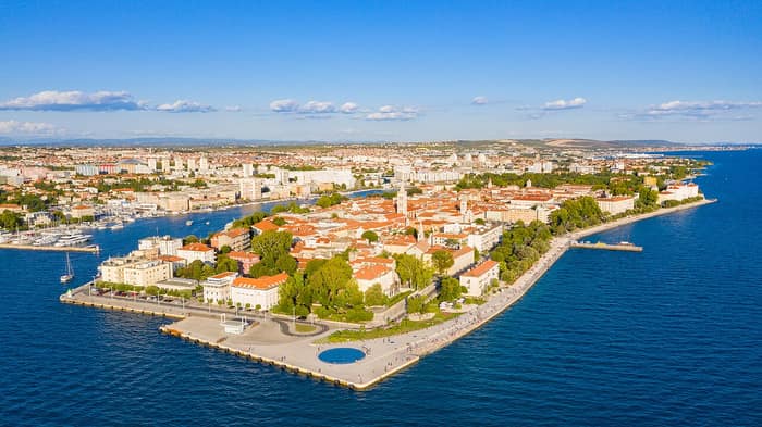 Luftbild des Grußes an die Sonne und der Meeresorgel in Zadar