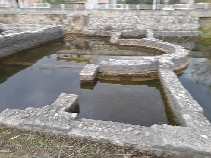 Eine weitere Ansicht der Ruinen der Hohlen Kirche in Solin