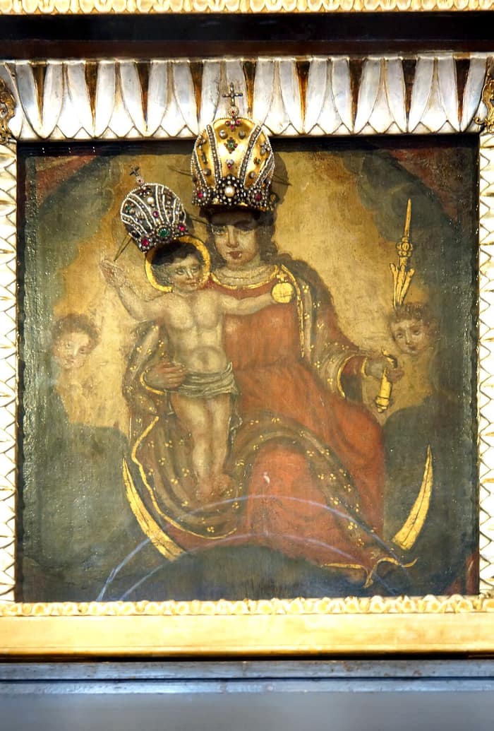 Scultura di Maria e Gesù a Veliki Tabor