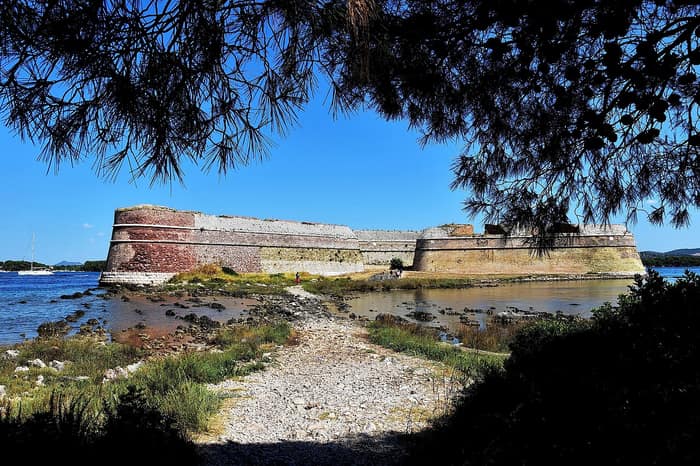 La fortezza di San Nicolò all'ingresso del canale di Sant'Antonio, prima veduta