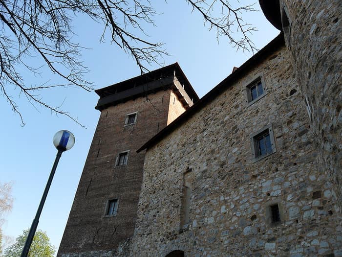Burg Dubovac, Blick auf die Mauern