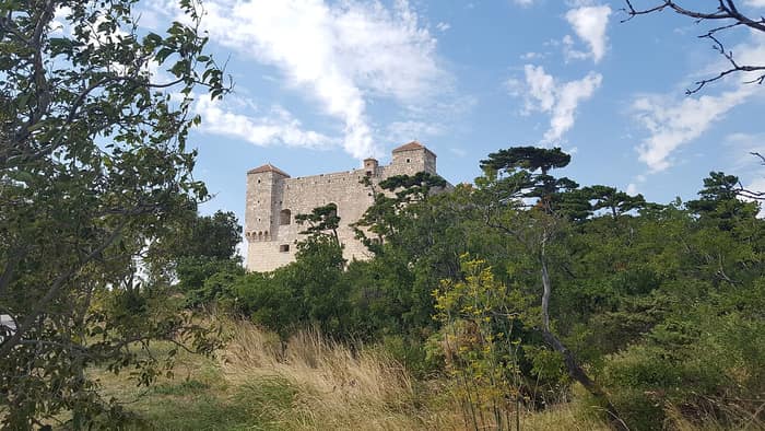 La fortezza di Nehaj in Croazia, vista dall'esterno