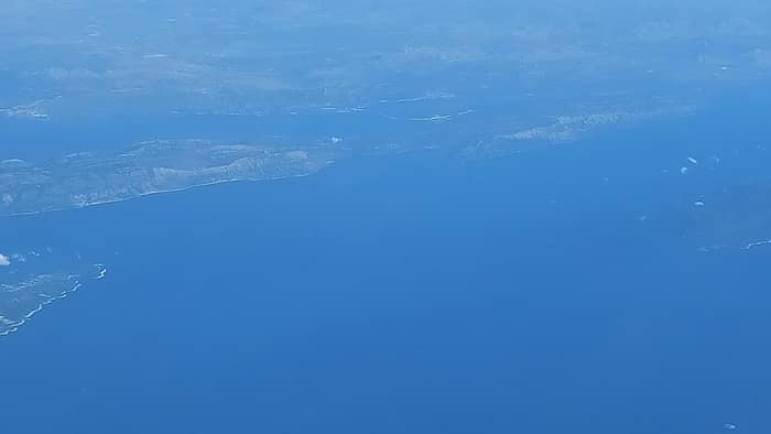 Das Gebiet der Pelješac-Brücke, im Oktober 2023 aus einem Flugzeug fotografiert