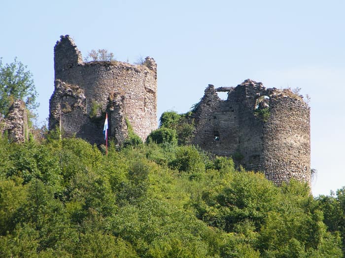 Ruševine utvrde Gvozdansko, zrinske tvrđave u Sisačko-moslavačkoj županiji