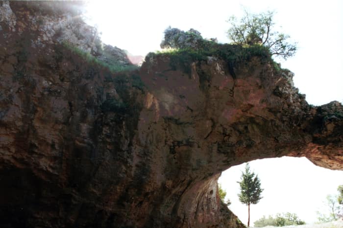 Špilja Vela spila iznad Vele Luke na otoku Korčuli